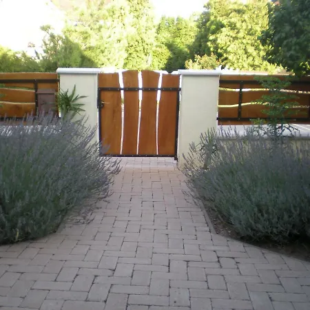 Levendulas Apartman * Balatonalmadi