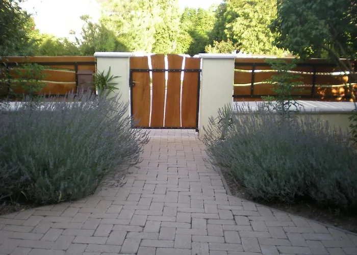 Levendulas Apartman * Balatonalmadi